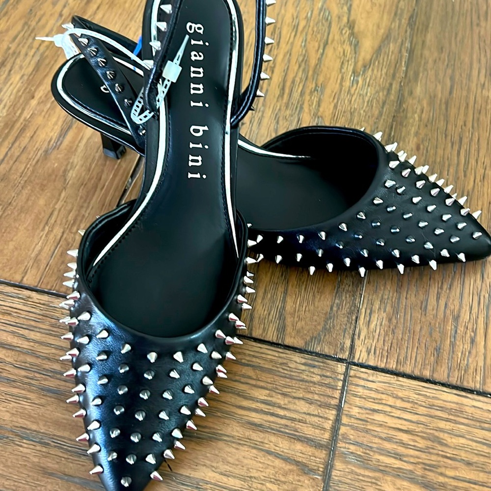 Brand NWT Gianni Bini heels